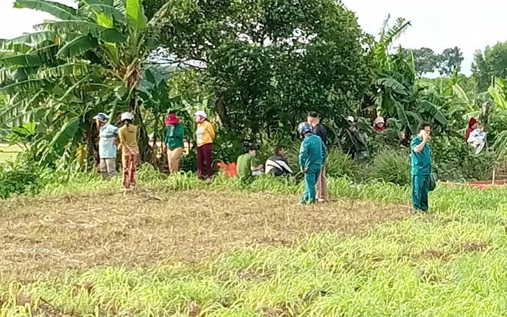 Đang đánh cá thì thấy thi thể nam giới phân hủy nặng trôi dạt vào bờ biển - Ảnh 3.