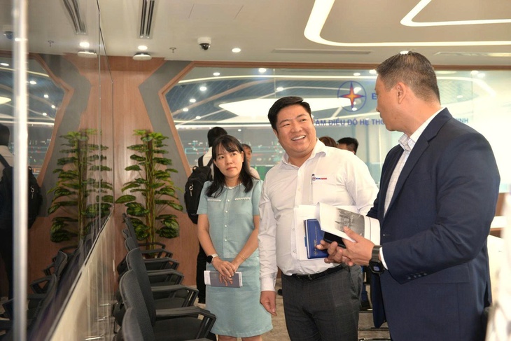 Điện lực TP.HCM đảm bảo cấp điện ổn định cho Nhà máy Intel - Ảnh 3.