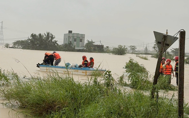Khôi phục mạng lưới viễn thông vùng lũ Phú Yên- Ảnh 8.
