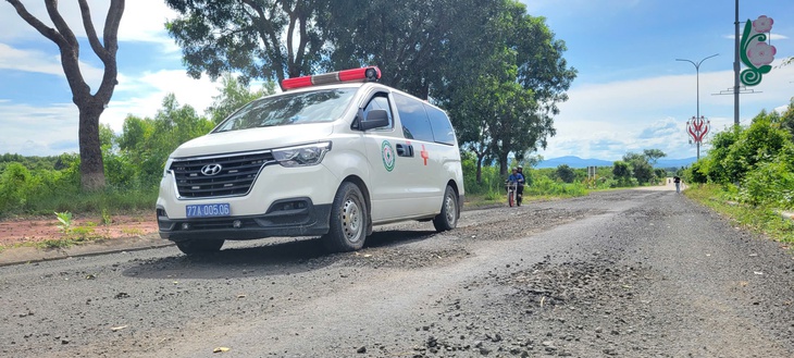 Vụ đường mới sửa đã hỏng ở Gia Lai: Yêu cầu kiểm điểm chủ đầu tư- Ảnh 1. Vụ đường mới sửa đã hỏng ở Gia Lai: Yêu cầu kiểm điểm chủ đầu tư - Ảnh 1.