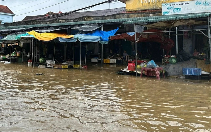 Mẹ và con gái 11 tuổi nghi bị điện giật chết trong lúc đi tắm - Ảnh 2.