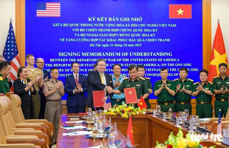 khắc phục hậu quả chiến tranh - Ảnh 1.