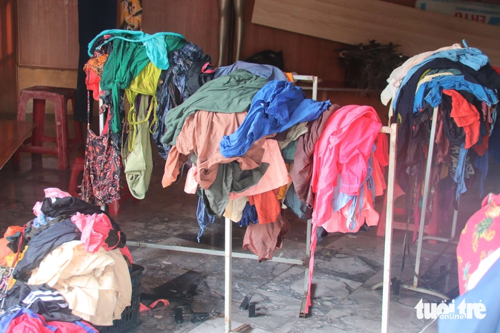 Tiểu thương kinh doanh trong phố cổ Hội An thiệt hại nặng sau lũ lịch sử - Ảnh 5.