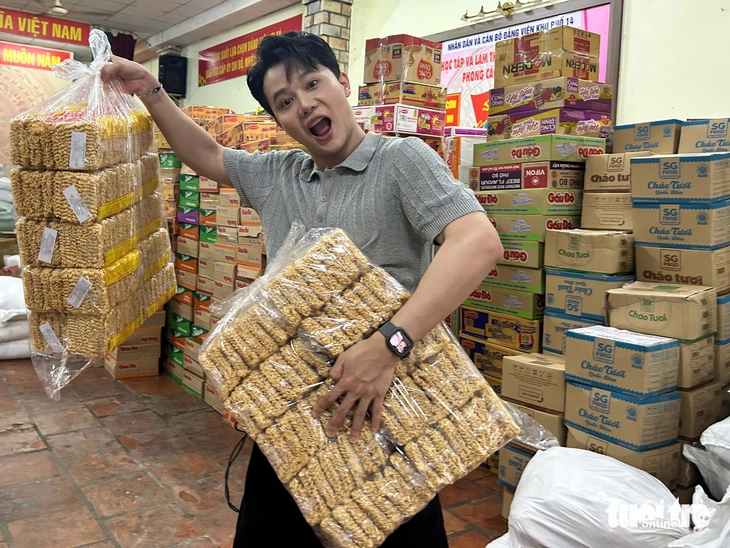 cứu trợ - Ảnh 8.