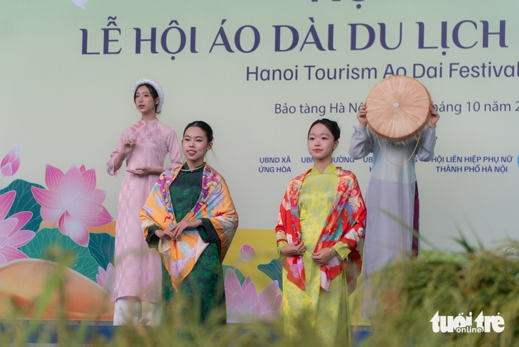 Hàng ngàn tà áo dài cùng khoe sắc trong Lễ hội áo dài du lịch Hà Nội 2025 - Ảnh 1. lễ hội áo dài - Ảnh 1.