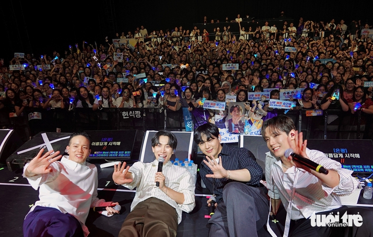 BTOB hạnh phúc vì fan Việt, nhóm nhạc Hàn Quốc hát nhạc Sơn Tùng M-TP - Ảnh 1. Hàn Quốc - Ảnh 1.