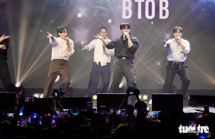 BTOB hạnh phúc vì fan Việt, nhóm nhạc Hàn Quốc hát nhạc Sơn Tùng M-TP - Ảnh 2. Hàn Quốc - Ảnh 2.