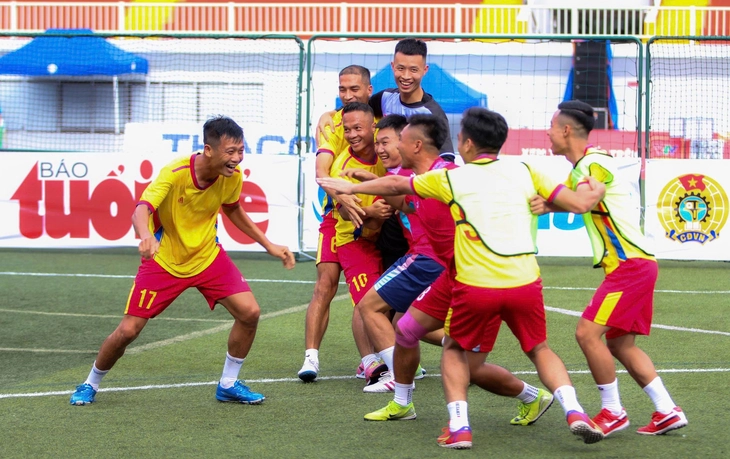 Giải bóng đá công nhân, viên chức Việt Nam: Động lực cho bóng đá phong trào nở rộ - Ảnh 2. công nhân - Ảnh 2.