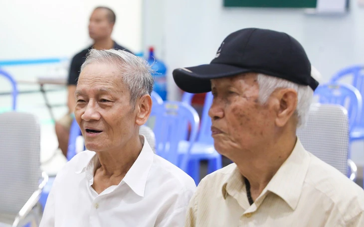 Hỏi lương tháng là vô duyên hay chia sẻ? - Ảnh 2.