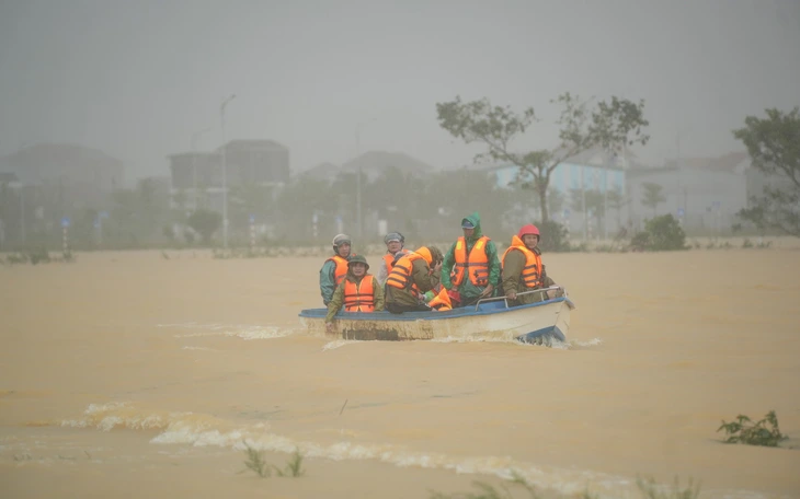 Kết luận mới của Bộ Chính trị về khắc phục hậu quả mưa lũ tại miền Trung - Ảnh 3.