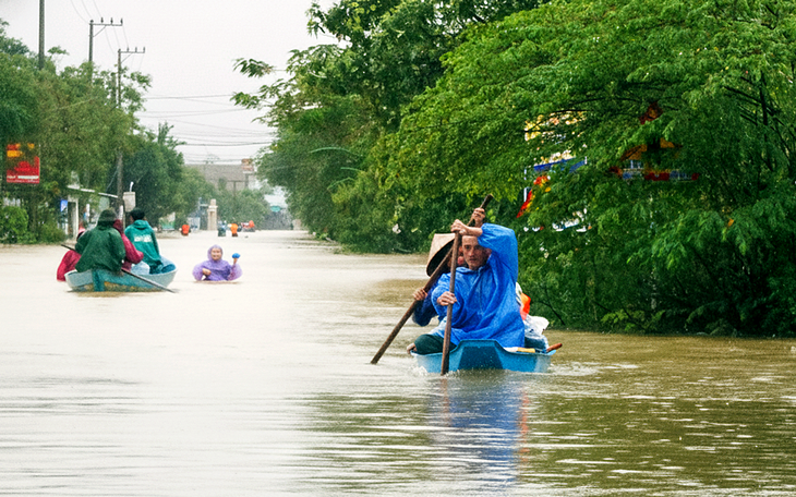 Miền Trung mưa lớn từ chiều tối nay, lũ ở Đà Nẵng, Huế có khả năng lên lại - Ảnh 2.