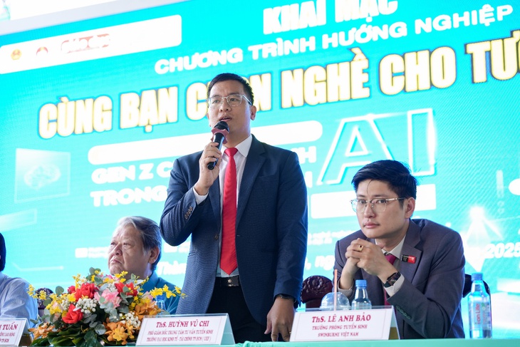 UEF cùng gen Z chọn ngành trong kỷ nguyên AI và xét học bổng sớm - Ảnh 2.