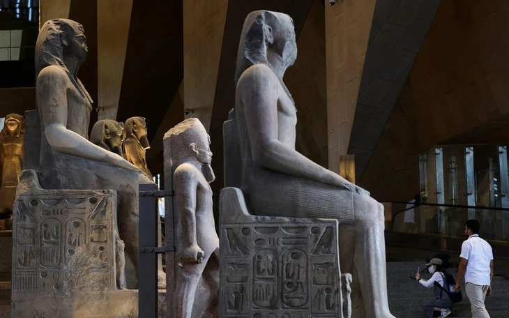 Đêm bảo tàng có gì mà hấp dẫn hàng trăm bạn trẻ đội mưa lạnh đến xem?  - Ảnh 6.