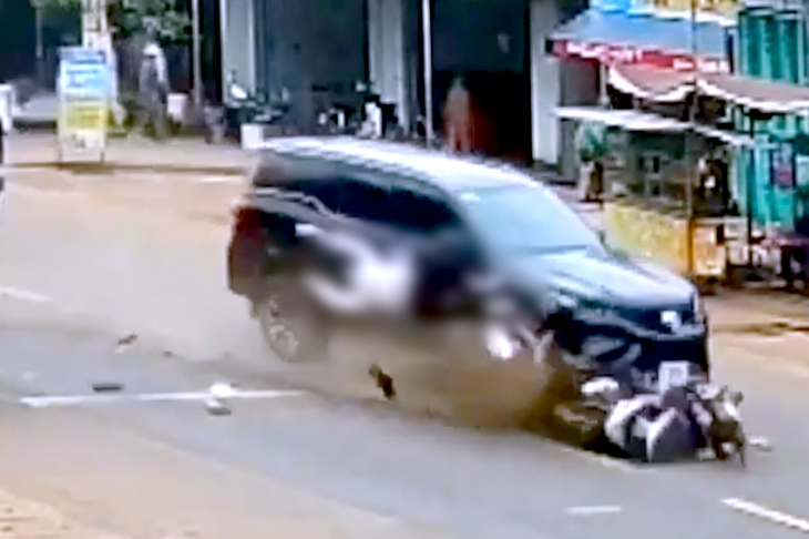 Tài xế lái ô tô ra đầu thú sau khi tông chết người, trốn vào rẫy cà phê - Ảnh 1.