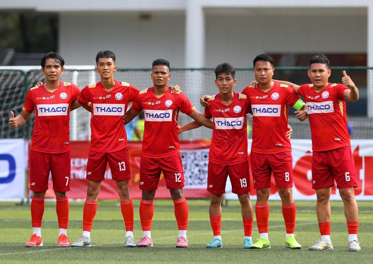 VĐV điền kinh lập siêu phẩm ở Giải bóng đá công nhân, viên chức Việt Nam 2025 - Ảnh 1.