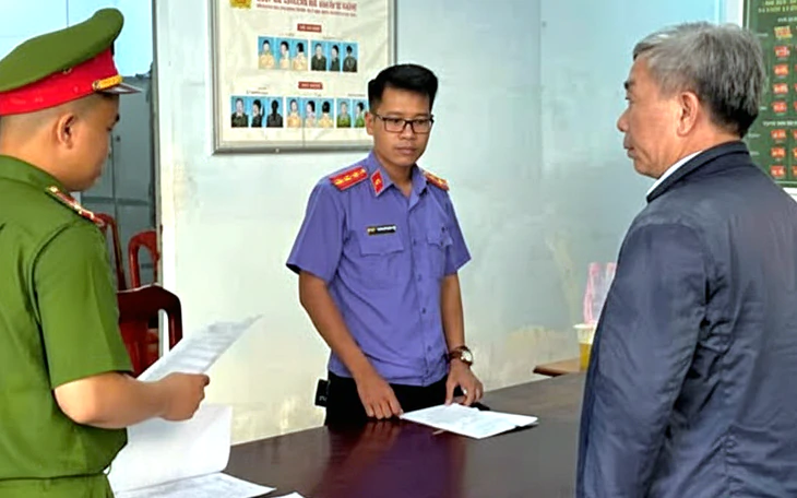 Khởi tố một giám đốc bệnh viện ở Ninh Bình - Ảnh 2.