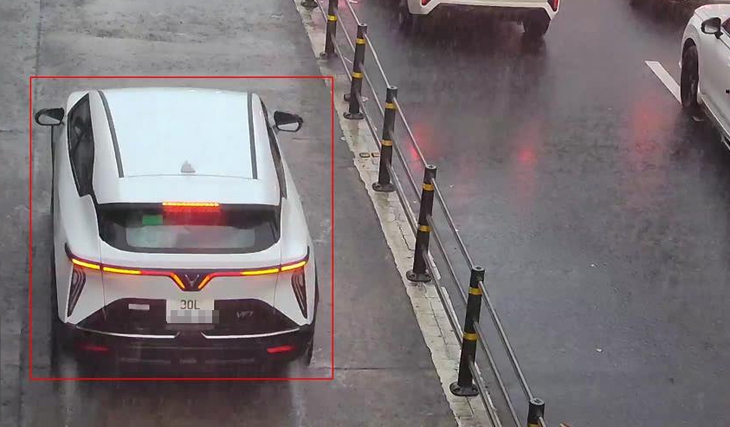Sau 10 ngày có camera AI, một nút giao vẫn phát hiện hàng trăm vi phạm một ngày - Ảnh 1.