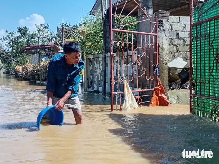 Vừa dọn dẹp trường lớp, nhà cửa sau bão Bualoi, vừa lo bão Matmo - Ảnh 5.