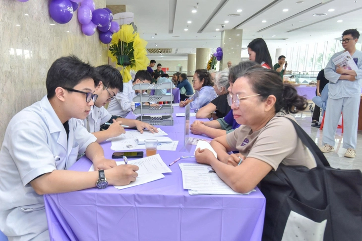 Khoảng 30.000 người cao tuổi ở TP.HCM có biểu hiện sa sút trí tuệ - Ảnh 1.