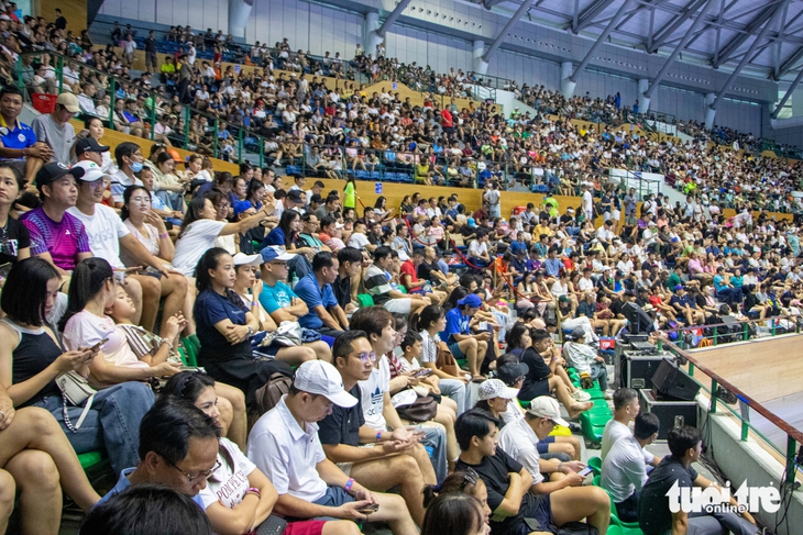 Khán đài 'bùng nổ', Đà Nẵng tiến tới lập kỷ lục Guinness về lượng người xem pickleball - Ảnh 1.
