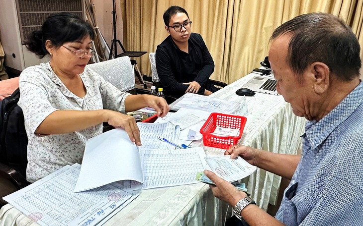 Bộ Nội vụ phản hồi đề xuất giảm tuổi hưởng trợ cấp hưu trí xã hội, bảo trợ xã hội - Ảnh 2.