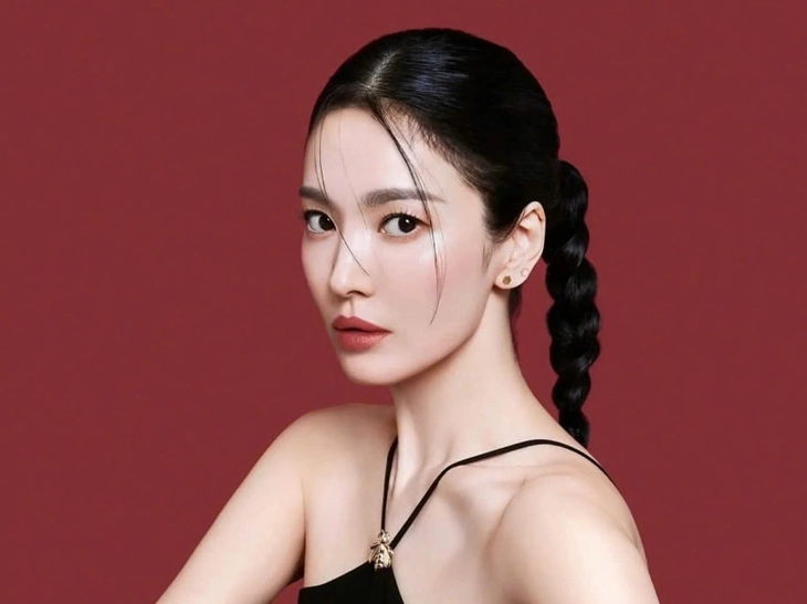 Song Hye Kyo hóa người yêu cũ Kim Woo Bin trong Thần Đèn ơi, ước đi - Ảnh 3.
