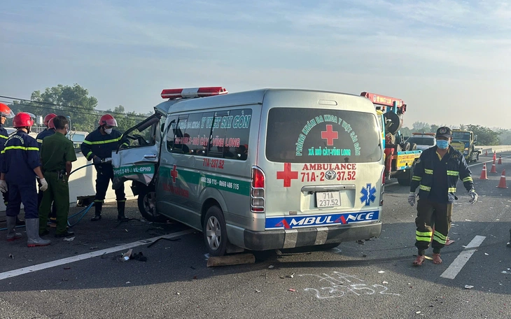 Có tình trạng xe cứu thương trá hình, Lâm Đồng chấn chỉnh - Ảnh 1.