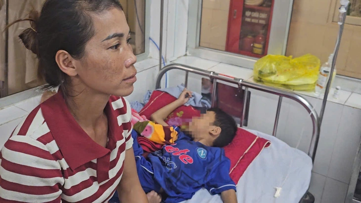 Phụ huynh đề nghị điều chuyển nữ hiệu phó sau khi hết hạn tạm đình chỉ - Ảnh 1.
