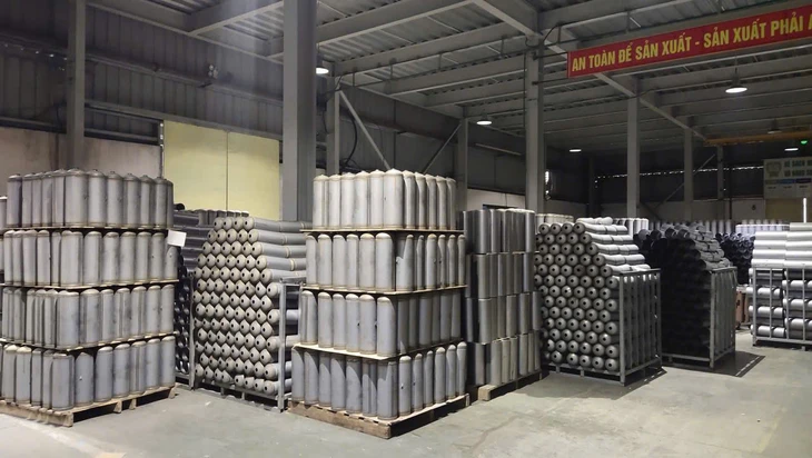 Bắt giám đốc Công ty Tomoken Việt Nam sản xuất hàng triệu bình chữa cháy giả - Ảnh 2.