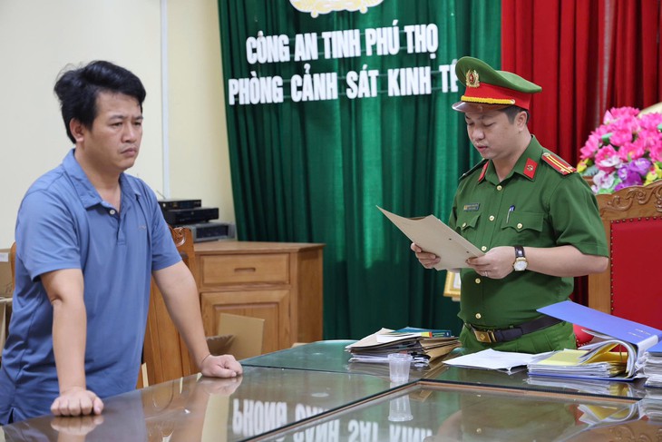 Hình ảnh bên trong xưởng sản xuất hàng triệu bình chữa cháy giả với công thức 'tự nghĩ ra' - Ảnh 12.
