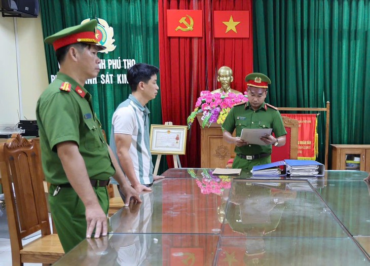 Hình ảnh bên trong xưởng sản xuất hàng triệu bình chữa cháy giả với công thức 'tự nghĩ ra' - Ảnh 13.