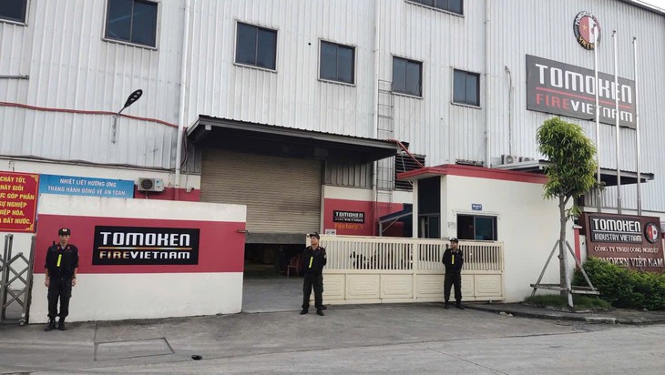 Hình ảnh bên trong xưởng sản xuất hàng triệu bình chữa cháy giả với công thức 'tự nghĩ ra' - Ảnh 1.