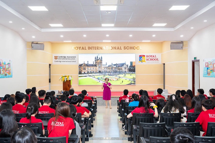 Học sinh Royal School thảo luận cùng giáo sư hàng đầu thế giới - Ảnh 2.