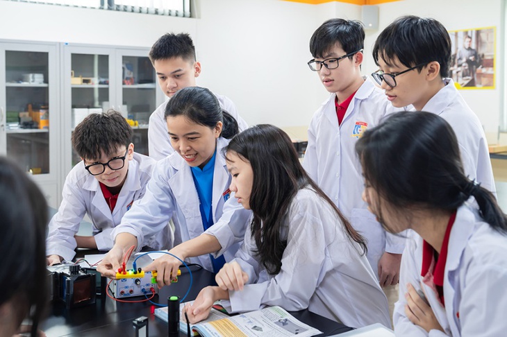 Học sinh Royal School thảo luận cùng giáo sư hàng đầu thế giới - Ảnh 3.