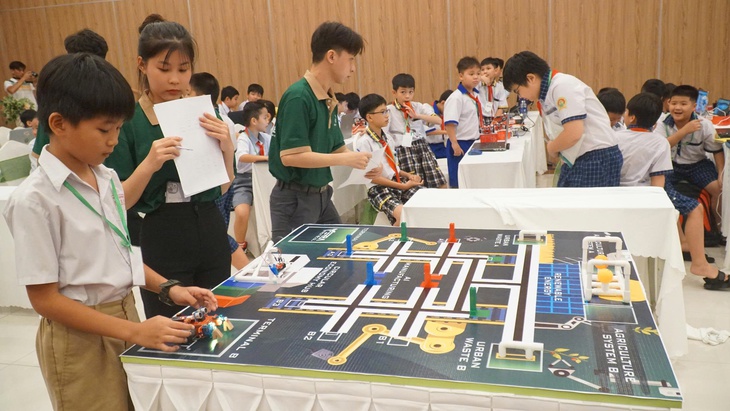 Cuộc thi Robothon thu hút nhiều học sinh Cần Thơ - Ảnh 2.