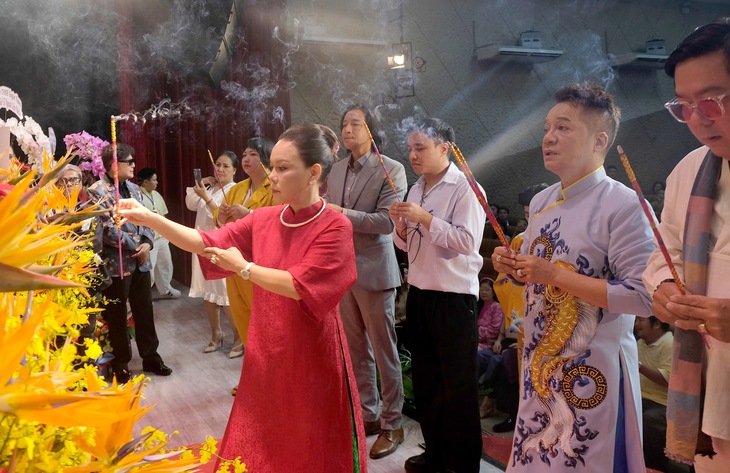 Giỗ tổ sân khấu ấm áp, nghĩa tình - Ảnh 2.