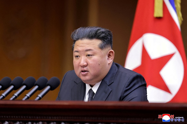 Ông Kim Jong Un dự triển lãm quốc phòng Triều Tiên, gửi thông điệp đến Mỹ - Ảnh 1.