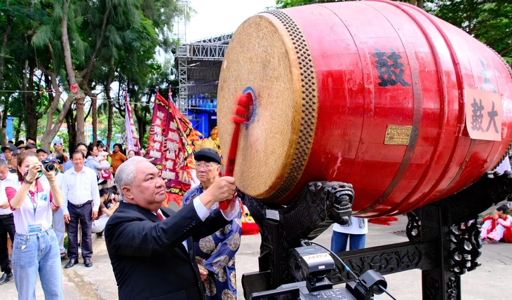 Lễ hội Nghinh Ông Cần Giờ 2025: Lễ thượng đại kỳ mở màn 'Tết biển' - Ảnh 2.