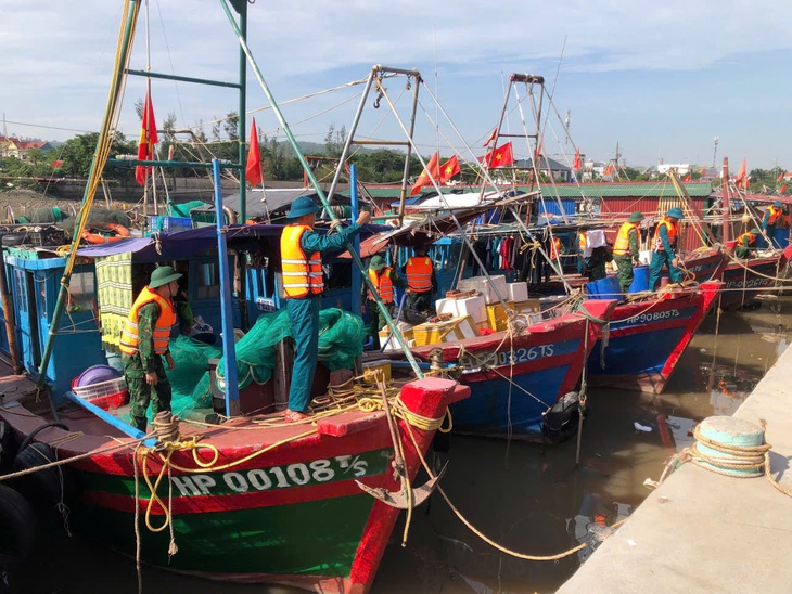 Bão Matmo: Đặc khu Bạch Long Vĩ đã có gió cấp 5-6, giật cấp 7 - Ảnh 1.
