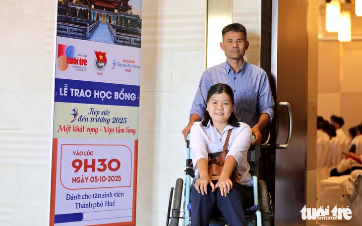 Mạnh thường quân Huế chắt chiu 100.000 đồng, nhận đỡ đầu từng sinh viên nghèo - Ảnh 4.
