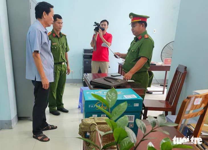 Khởi tố thêm phó chủ tịch UBND TP Long Xuyên cũ và 11 cán bộ - Ảnh 2.