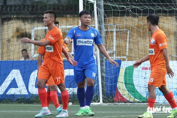 bóng đá công nhân - Ảnh 1.