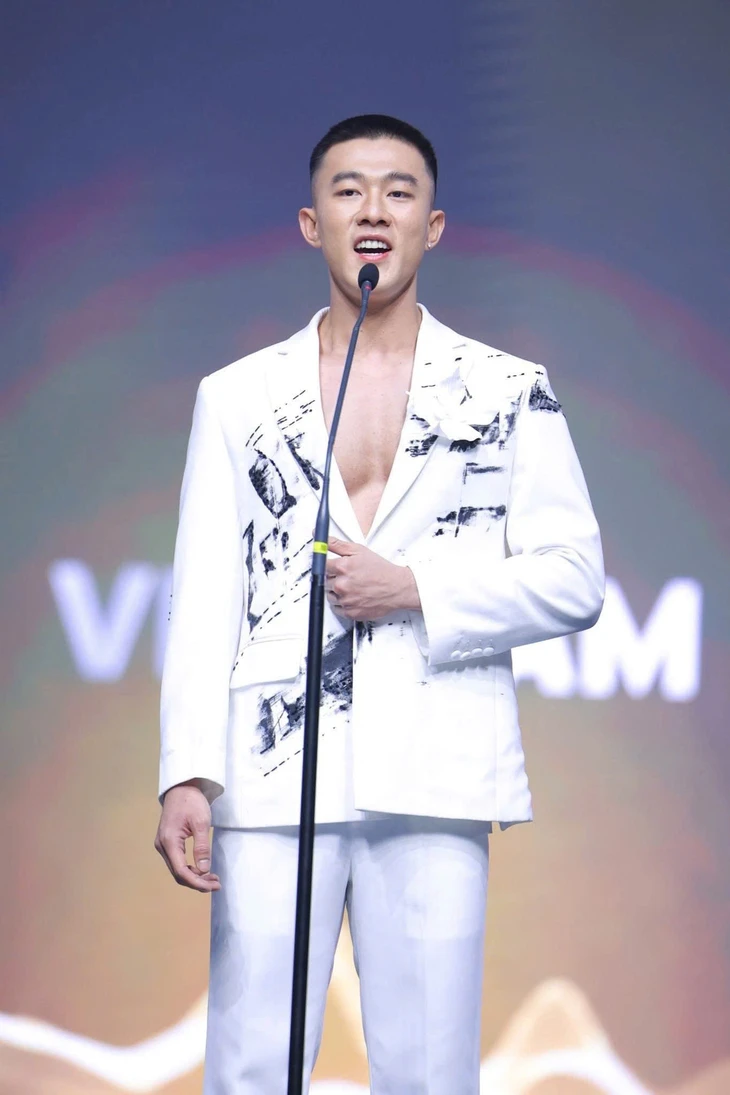 Mister Global 2025 đến từ Tây Ban Nha, Đoàn Công Vinh không thi chung kết vì ngộ độc thực phẩm - Ảnh 5. Mister Global - Ảnh 5.