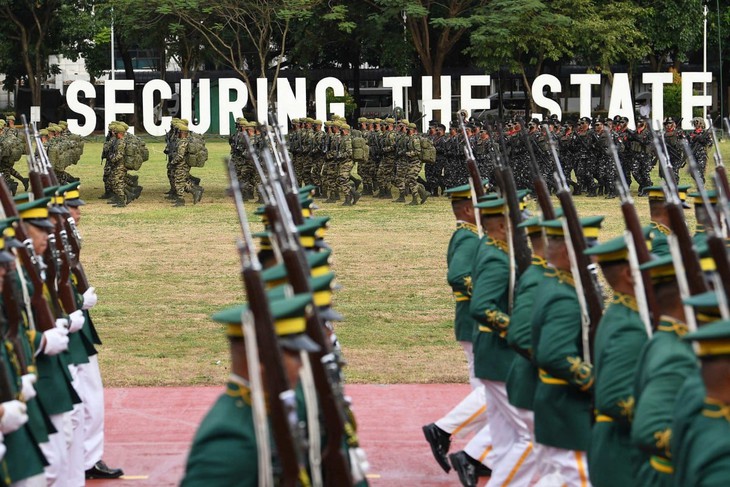 Tin giả 'đảo chính, CIA nhúng tay' gây hoang mang ở Philippines - Ảnh 1.