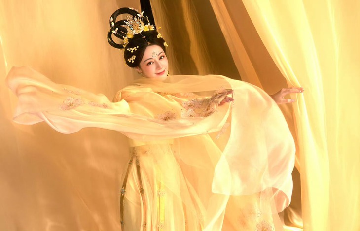 Địch Lệ Nhiệt Ba - Ảnh 3.
