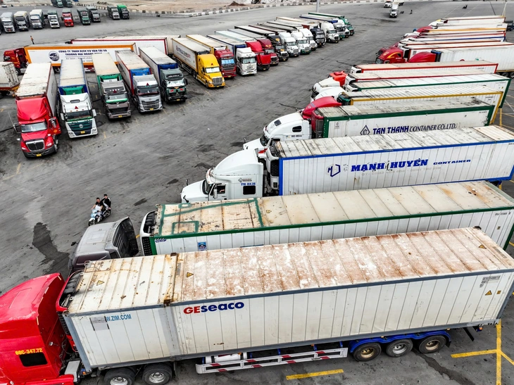 Bão Matmo suy yếu, các cửa khẩu ở biên giới Việt - Trung thông quan trở lại - Ảnh 1.