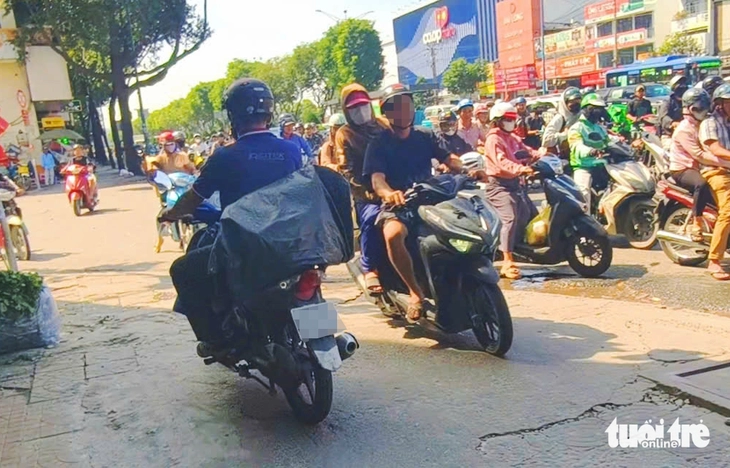 chạy ngược chiều - Ảnh 2.