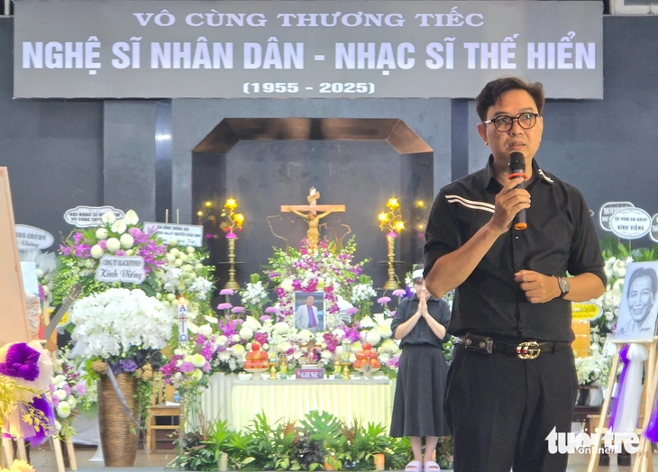 Con dâu nhạc sĩ Thế Hiển hát tiễn đưa ông, gia đình cúi đầu cảm tạ mọi người - Ảnh 2.