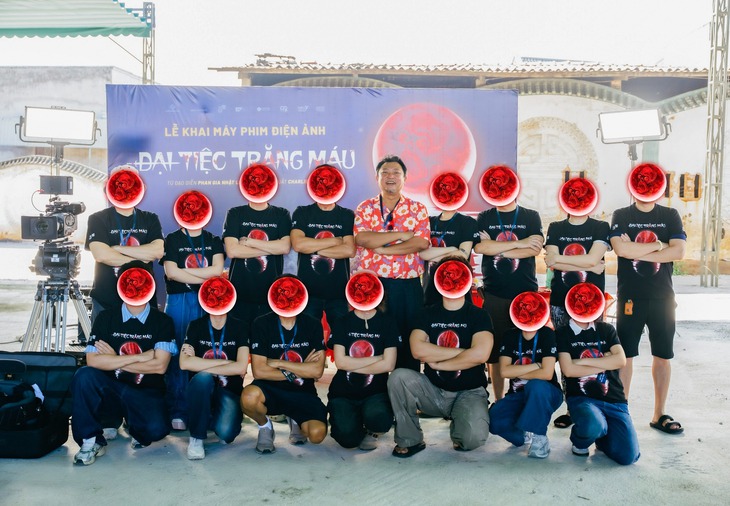 'Đại tiệc trăng máu 8' khởi quay, giấu kín diễn viên và dự kiến ra rạp vào 30-4 năm sau - Ảnh 1.