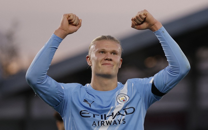 2 lần sút hỏng phạt đền, Haaland vẫn lập hat-trick đưa Na Uy đến gần tấm vé dự World Cup 2026 - Ảnh 2.